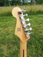 7_squier_stratocaster.jpg